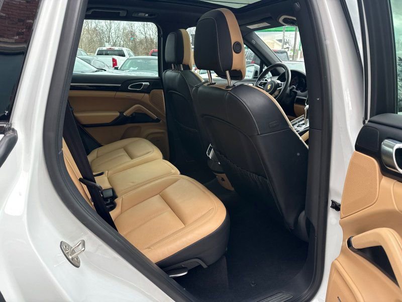 Used 2016 Porsche Cayenne image 20