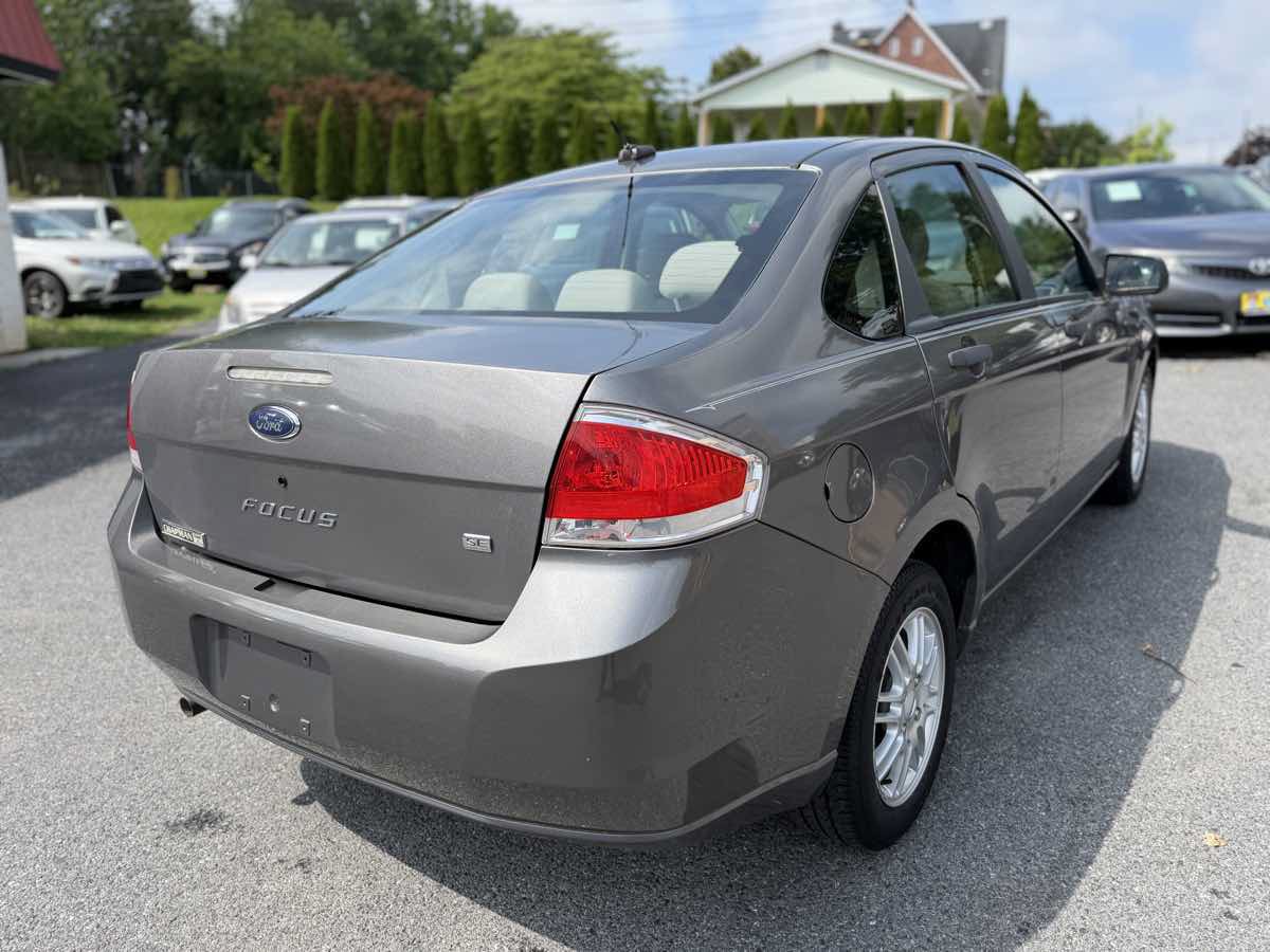 Used 2009 Ford Focus SE FWD image 7