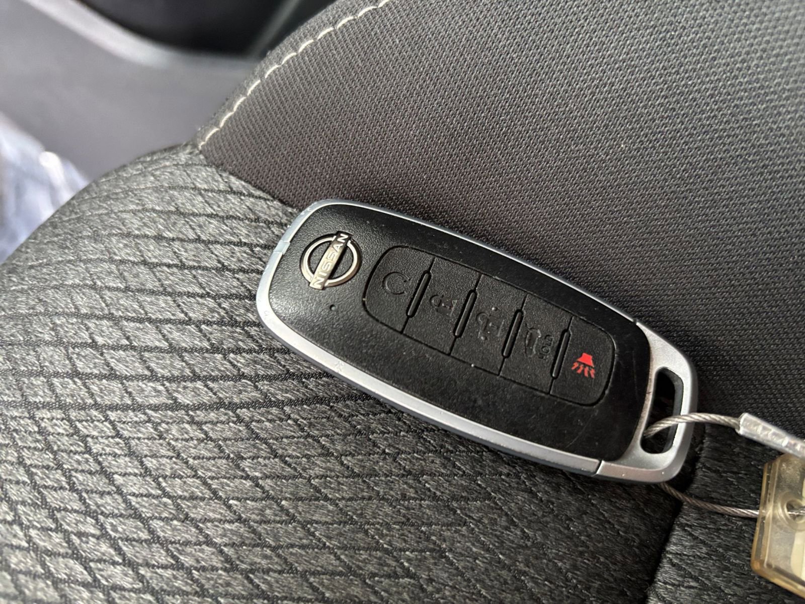 Used 2025 Nissan Rogue SV FWD image 25
