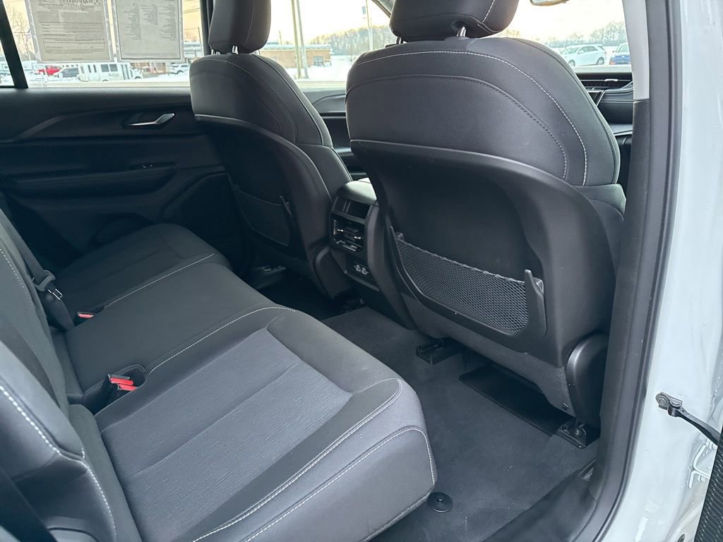 Used 2024 Jeep Grand Cherokee Laredo X image 36
