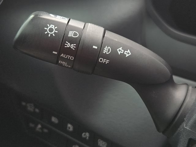 Used 2022 Toyota Tundra Platinum w/ Advanced Package AWD/4WD image 28