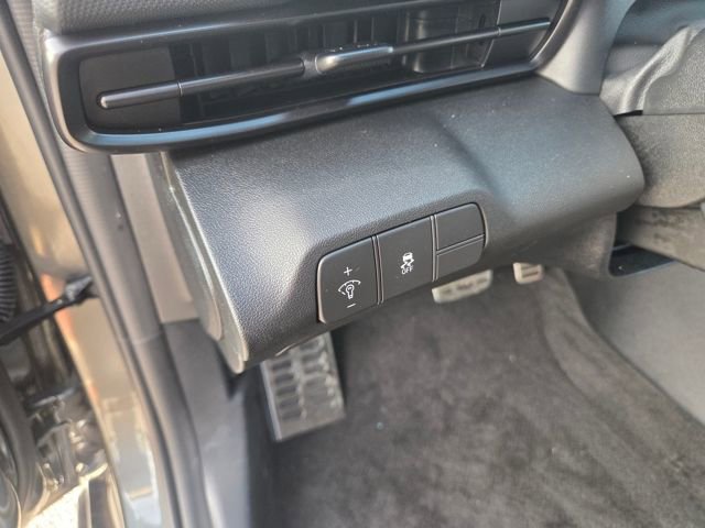 Used 2025 Hyundai Elantra Sport image 11