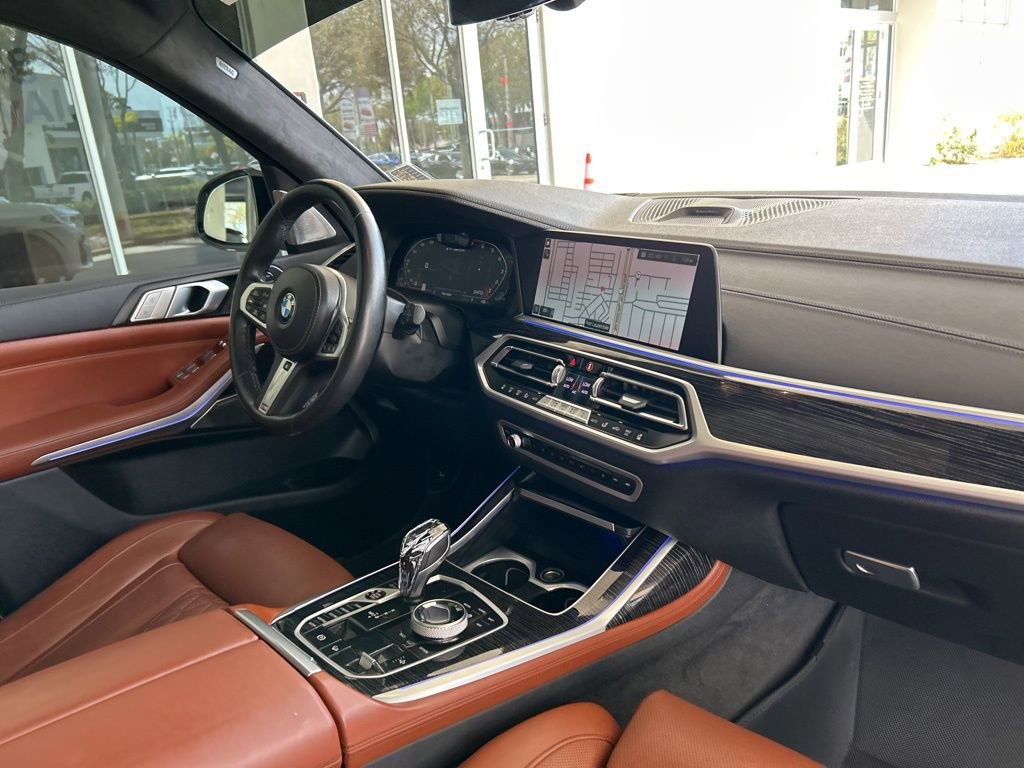 Used 2022 BMW X7 M50i image 21