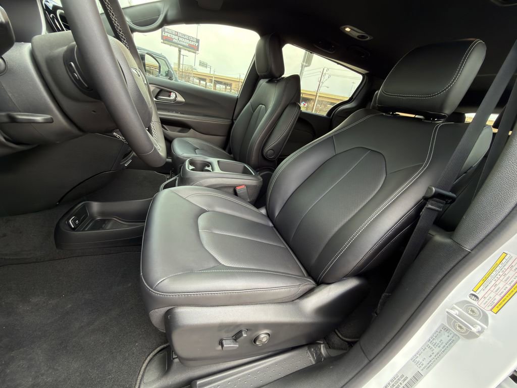 New 2026 Chrysler Voyager LX FWD image 18