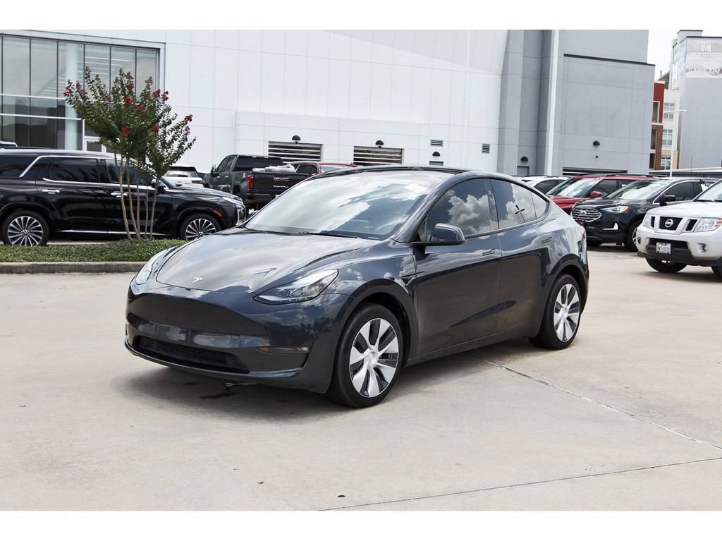 Used 2024 Tesla Model Y Long Range AWD/4WD image 3