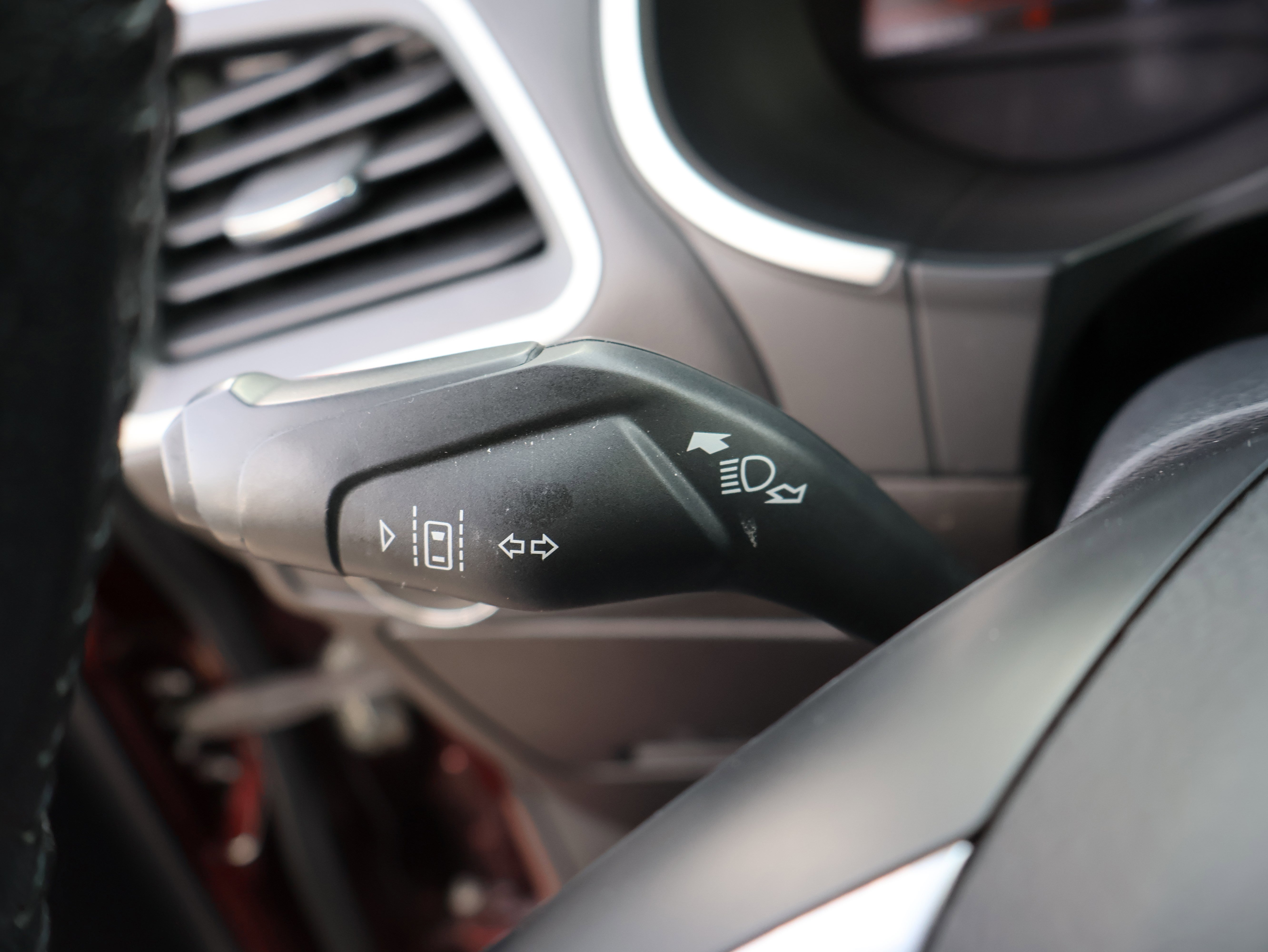 Used 2021 Ford Edge SEL image 33