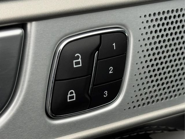 Used 2023 Ford Explorer Limited w/ Limited Technology Package AWD/4WD image 23