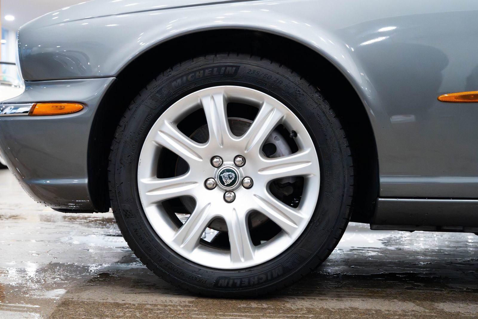 Used 2005 Jaguar XJ8 image 7