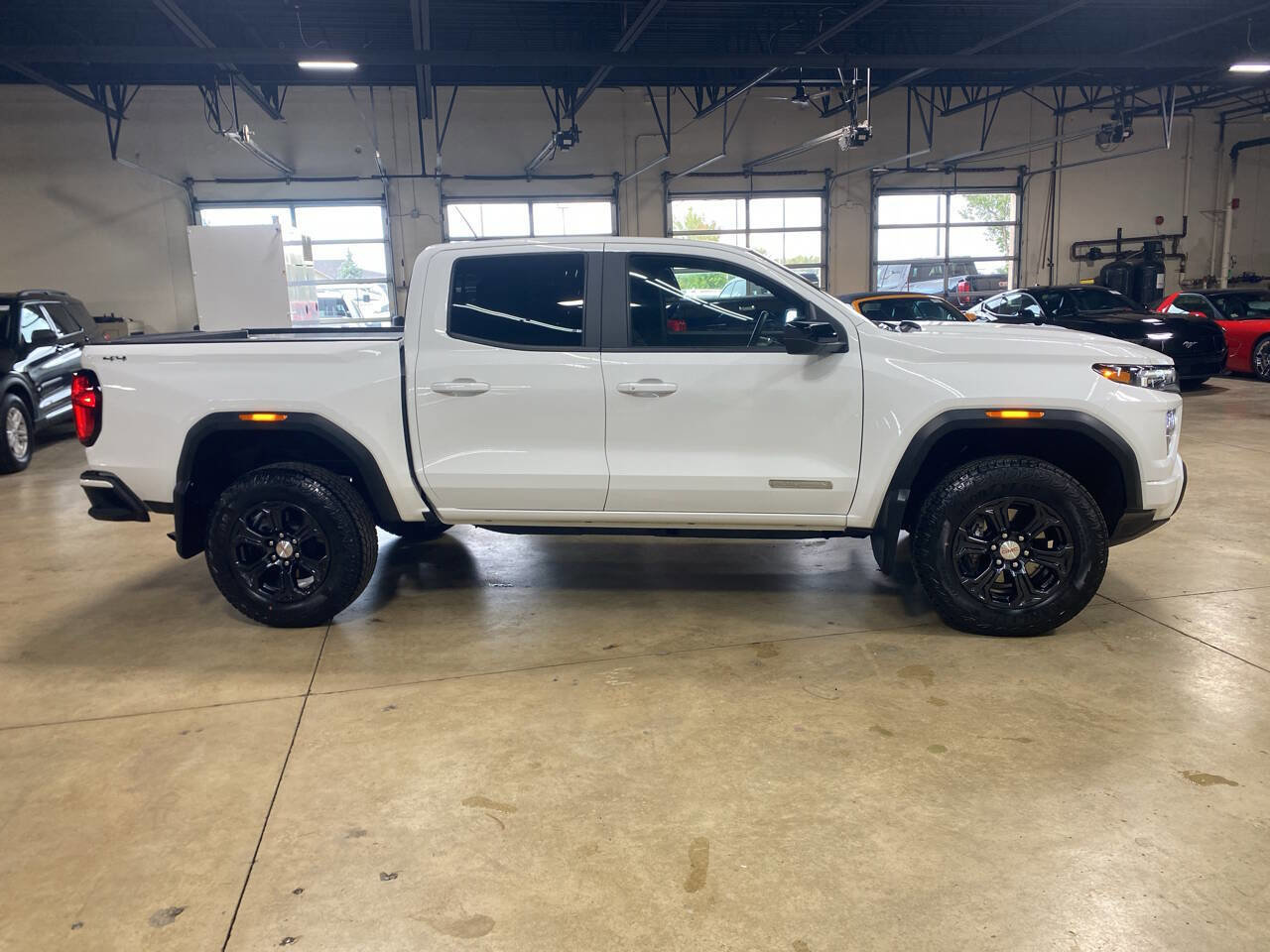 Used 2023 GMC Canyon Elevation image 4