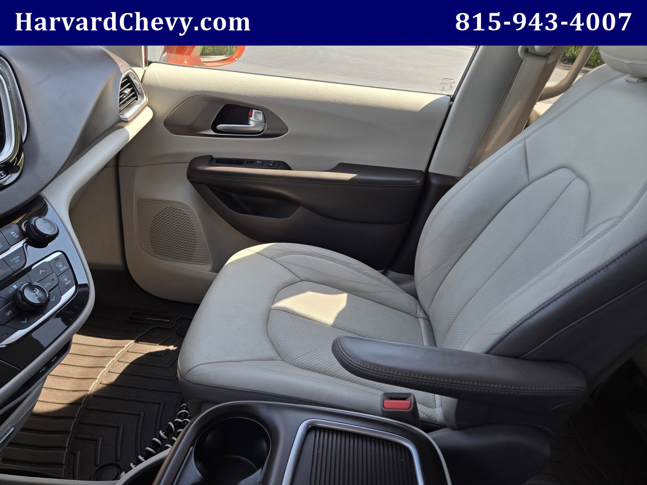 Used 2018 Chrysler Pacifica Touring-L Plus w/ Advanced Safetytec Group FWD image 16