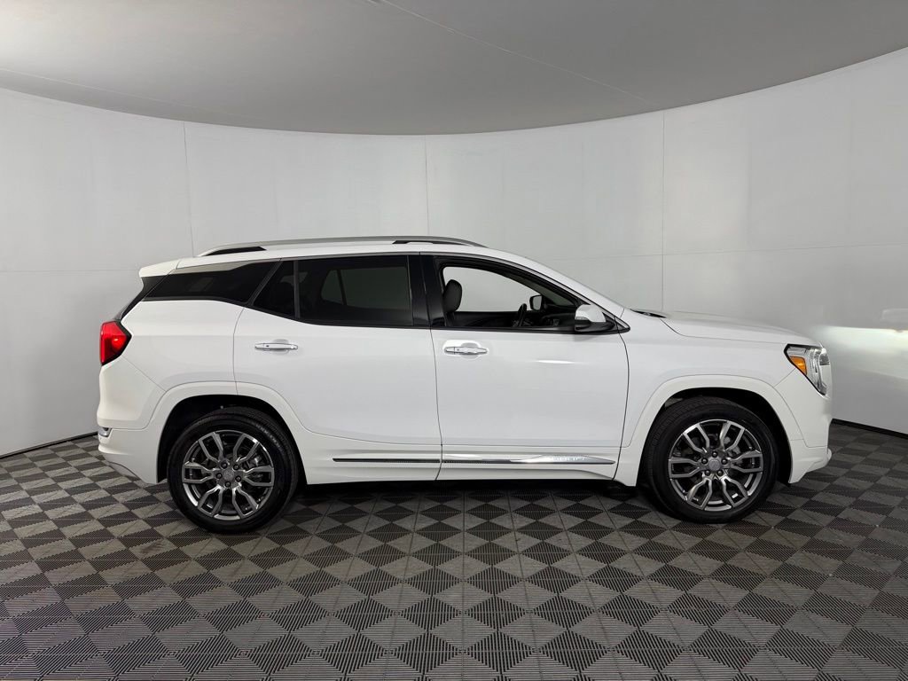 Used 2022 GMC Terrain Denali image 4