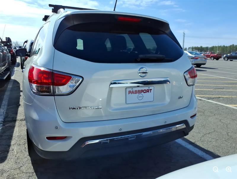 Used 2015 Nissan Pathfinder SV AWD/4WD image 4