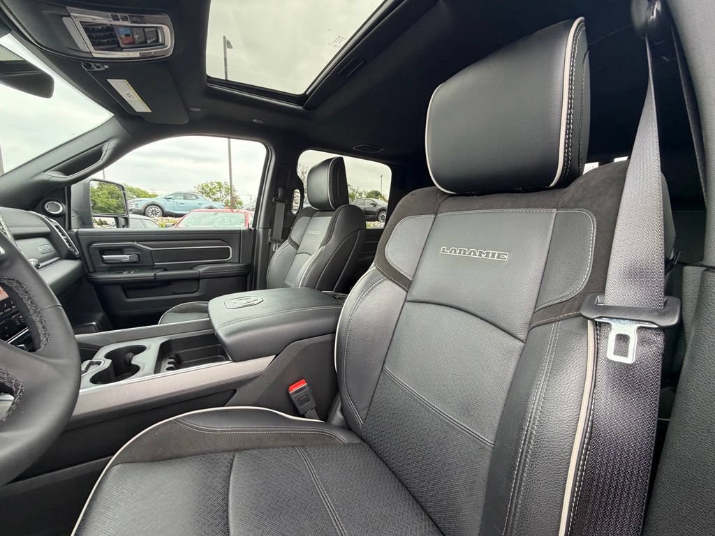 Used 2025 RAM 2500 Laramie AWD/4WD image 16