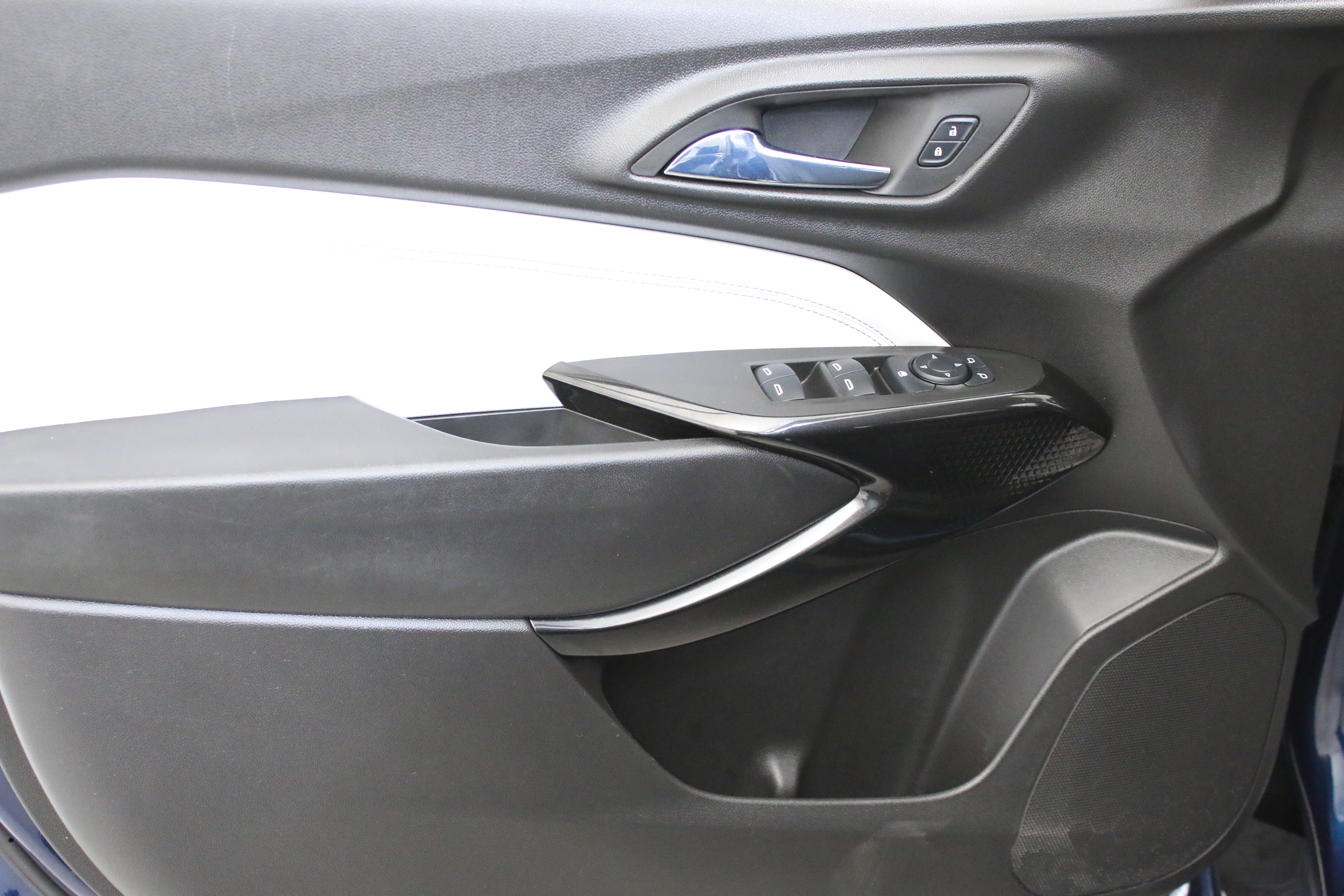 Used 2024 Chevrolet Trax LT w/ Driver Confidence Package FWD image 20