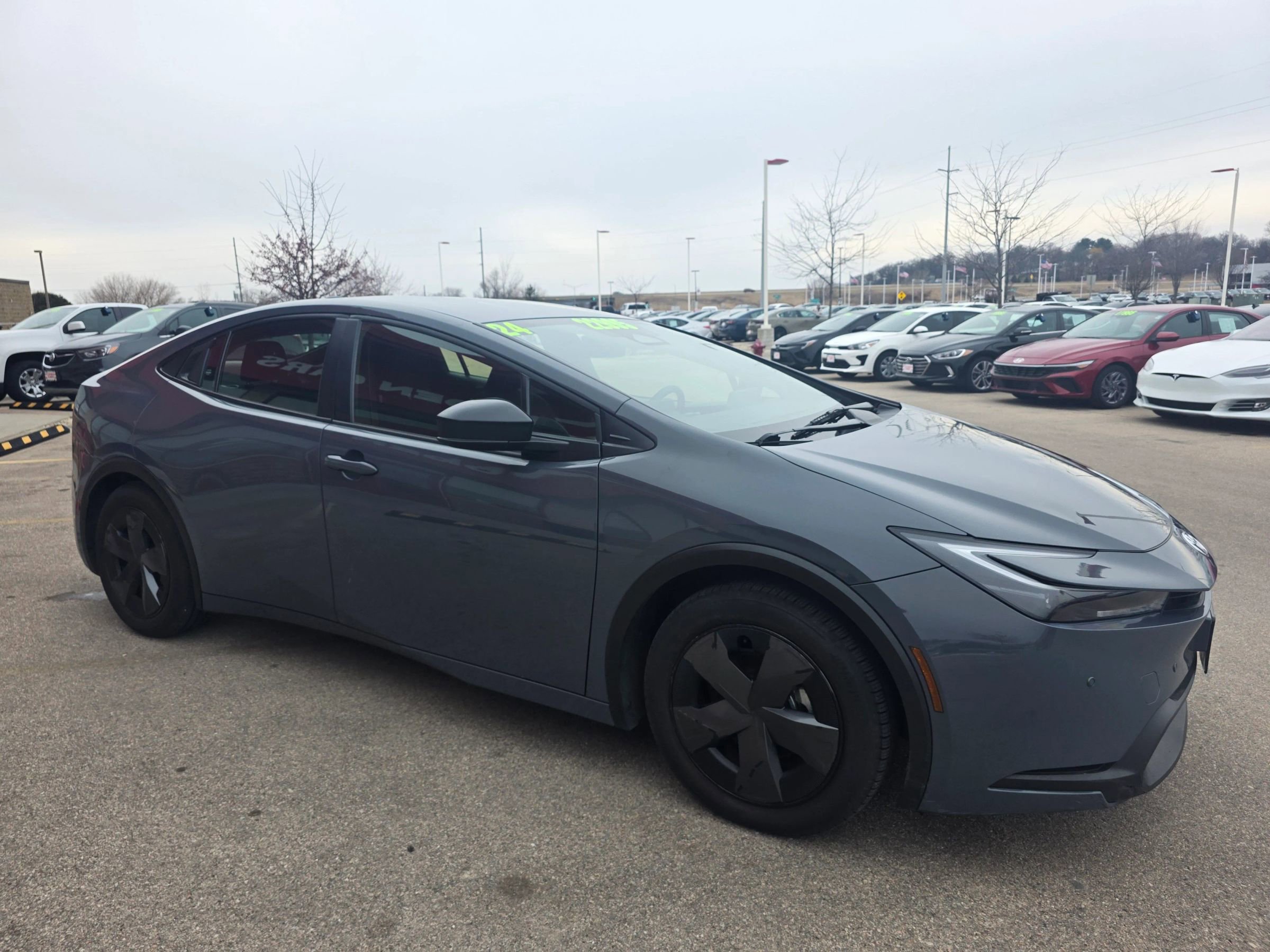 Used 2024 Toyota Prius LE image 3