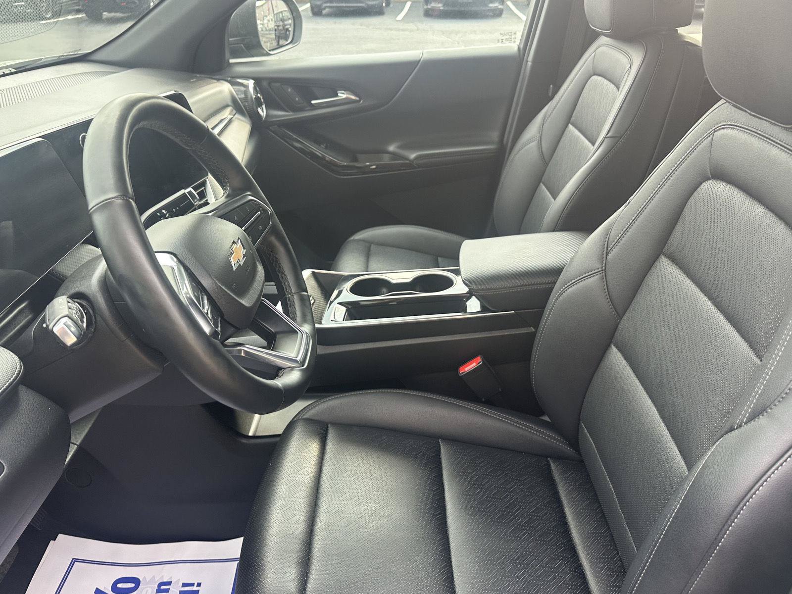 Used 2025 Chevrolet Equinox LT w/ Convenience Package II AWD/4WD image 19