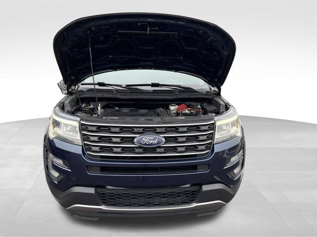 Used 2017 Ford Explorer XLT w/ Equipment Group 201A AWD/4WD image 36