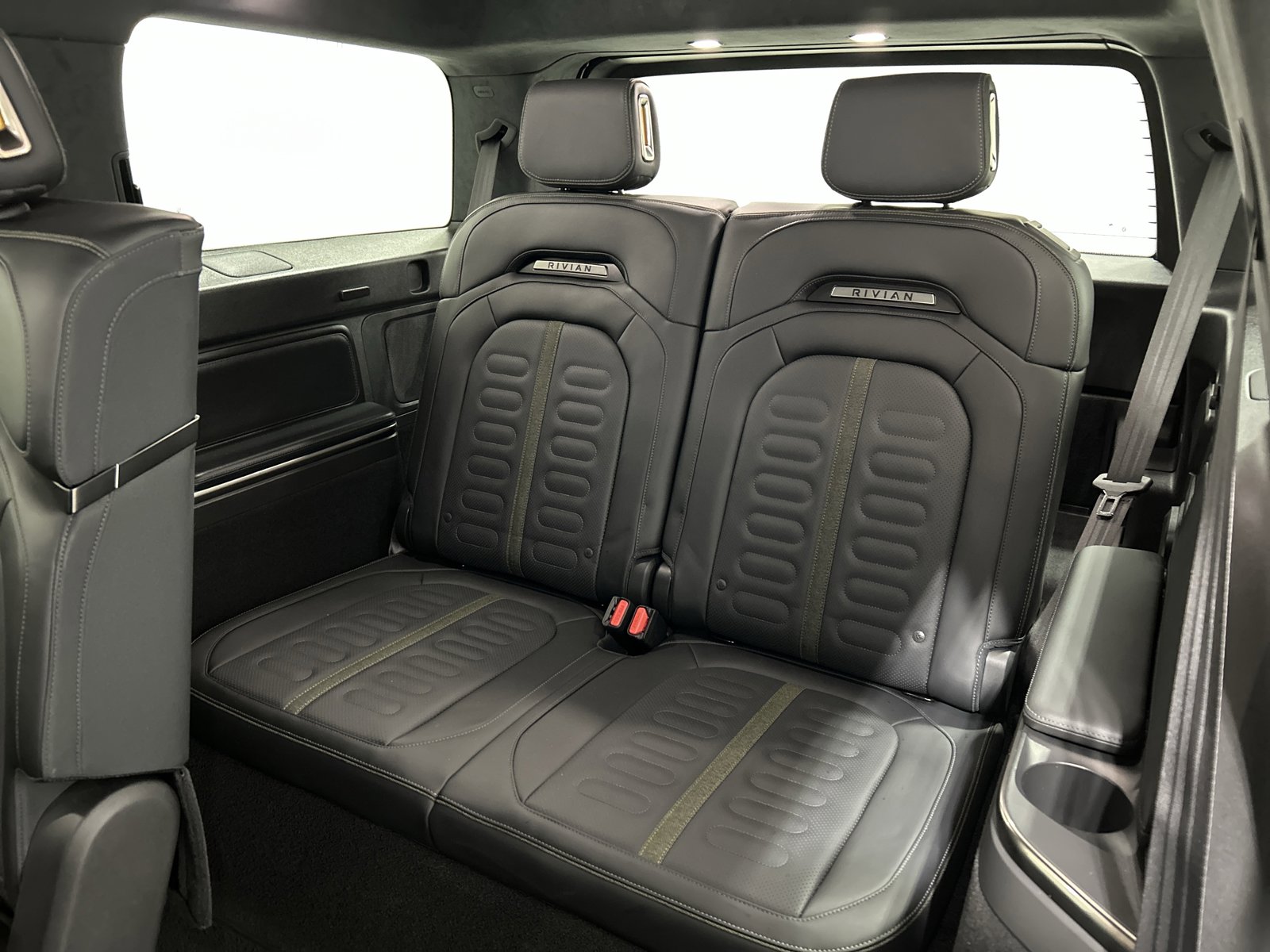 Used 2024 Rivian R1S Adventure AWD/4WD image 22