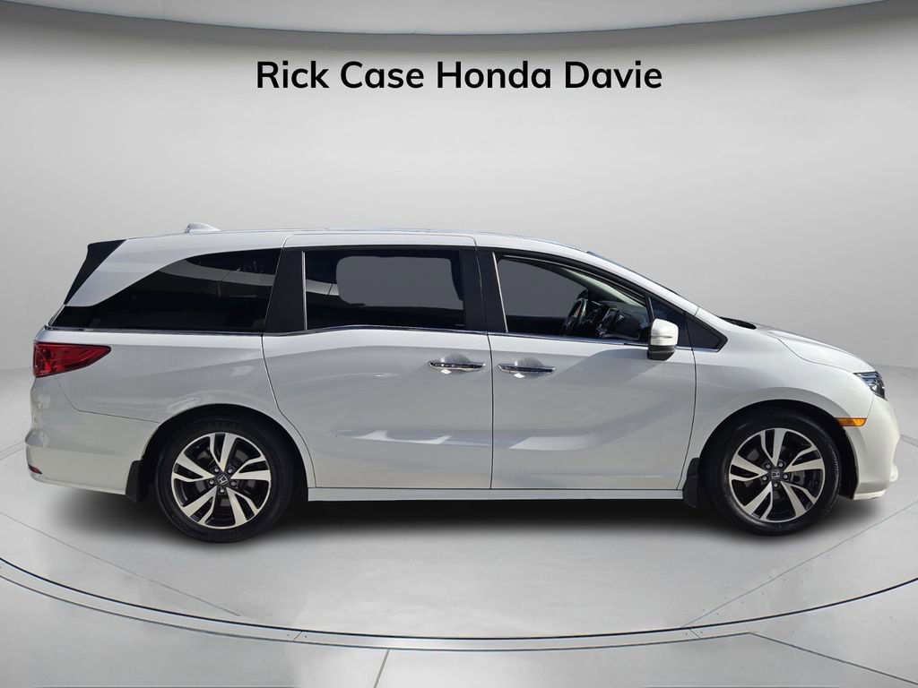 Certified 2024 Honda Odyssey Touring image 3