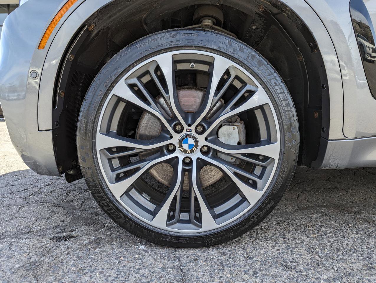 Used 2018 BMW X6 xDrive50i w/ M Sport Package AWD/4WD image 48