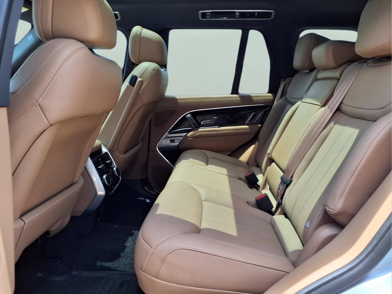 Used 2025 Land Rover Range Rover SE AWD/4WD image 11