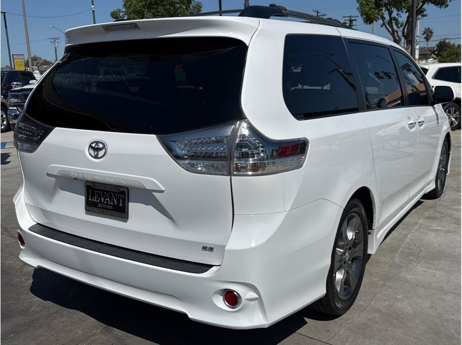 Used 2015 Toyota Sienna SE w/ SE Preferred Package FWD image 7