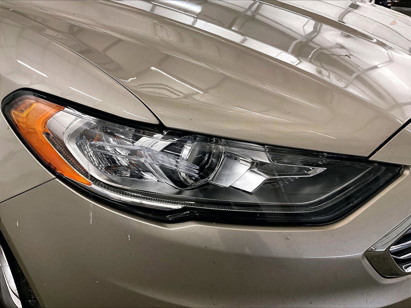 Used 2018 Ford Fusion SE w/ Fusion SE Technology Package image 27