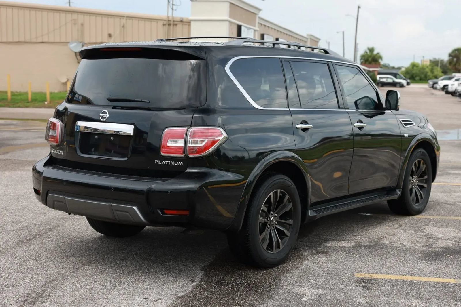 Used 2019 Nissan Armada Platinum w/ Captain's Chairs Package RWD image 5