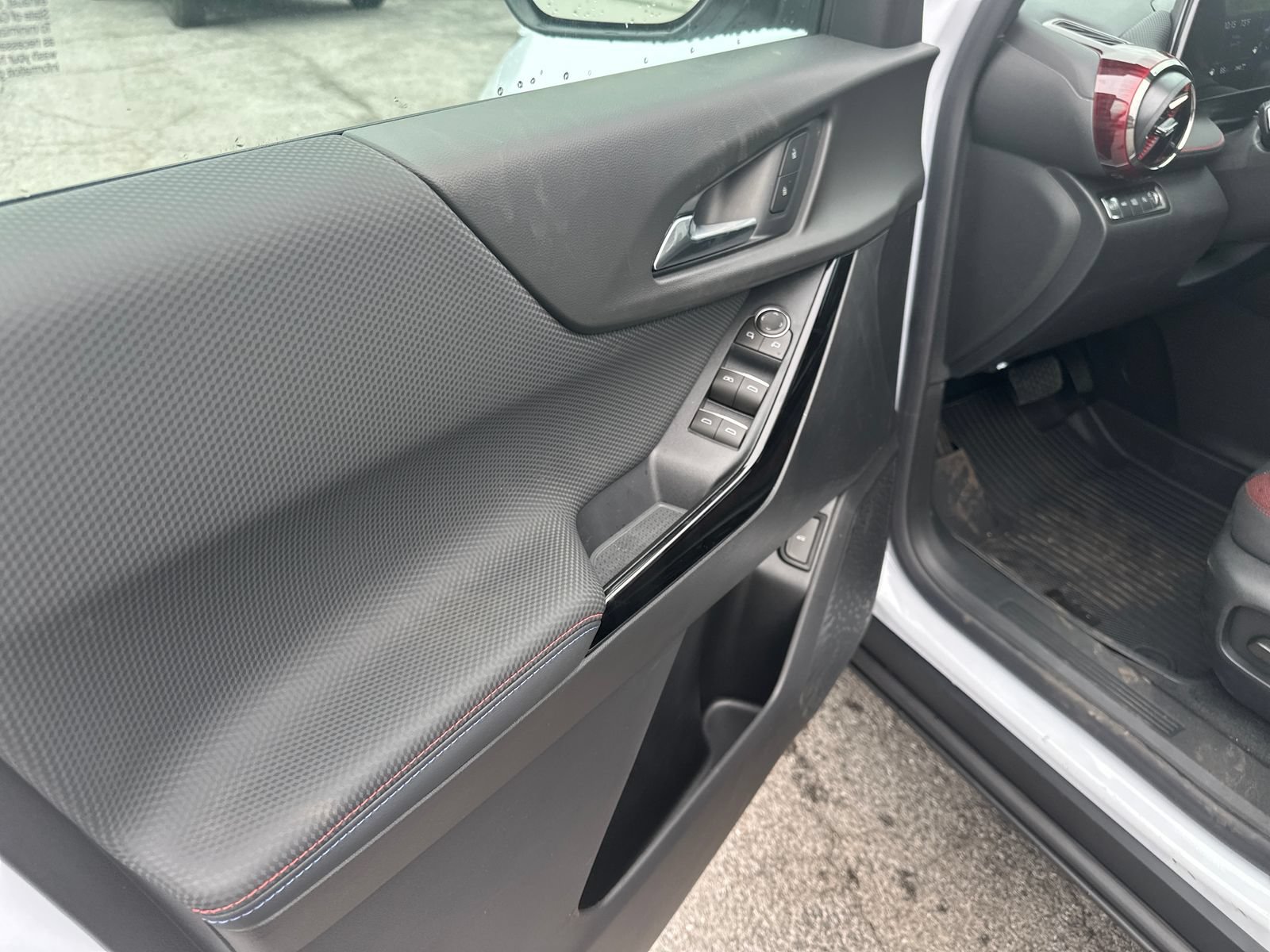 New 2026 Chevrolet Equinox RS w/ LPO, Floor Liner Package AWD/4WD image 11