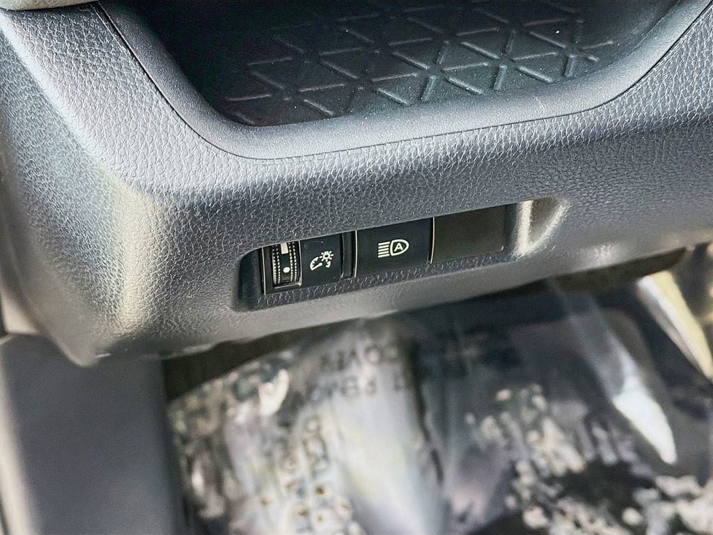 Used 2021 Toyota RAV4 LE image 27