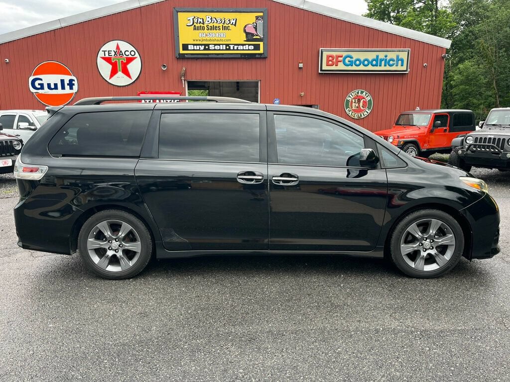 Used 2016 Toyota Sienna SE Premium FWD image 2