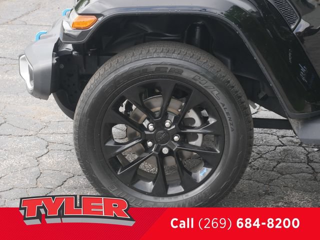 Used 2023 Jeep Wrangler Unlimited Sahara w/ Cold Weather Group AWD/4WD image 40