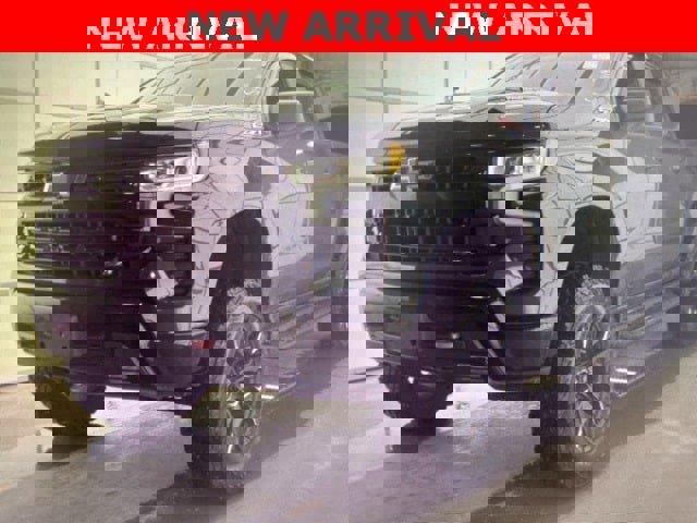 Used 2024 Chevrolet Silverado 1500 LT Trail Boss w/ Convenience Package II image 3