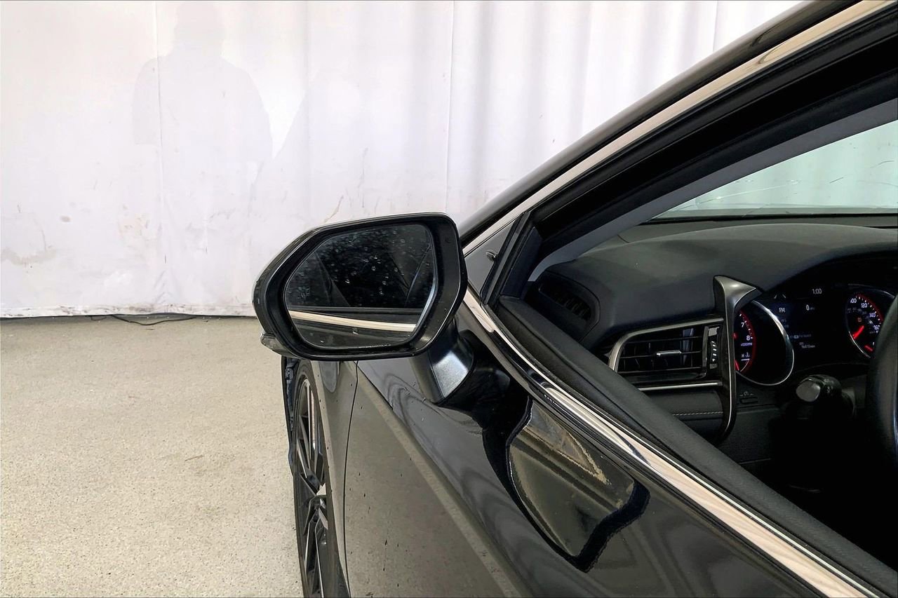 Used 2020 Toyota Camry XSE image 10