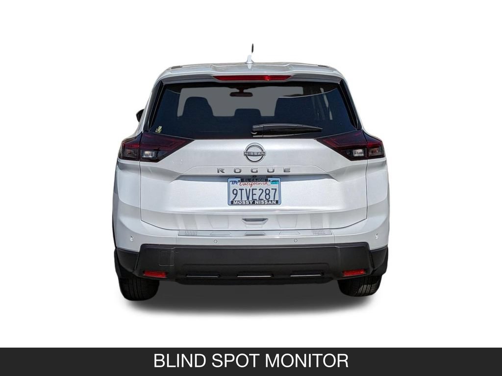 Certified 2026 Nissan Rogue SV FWD image 9