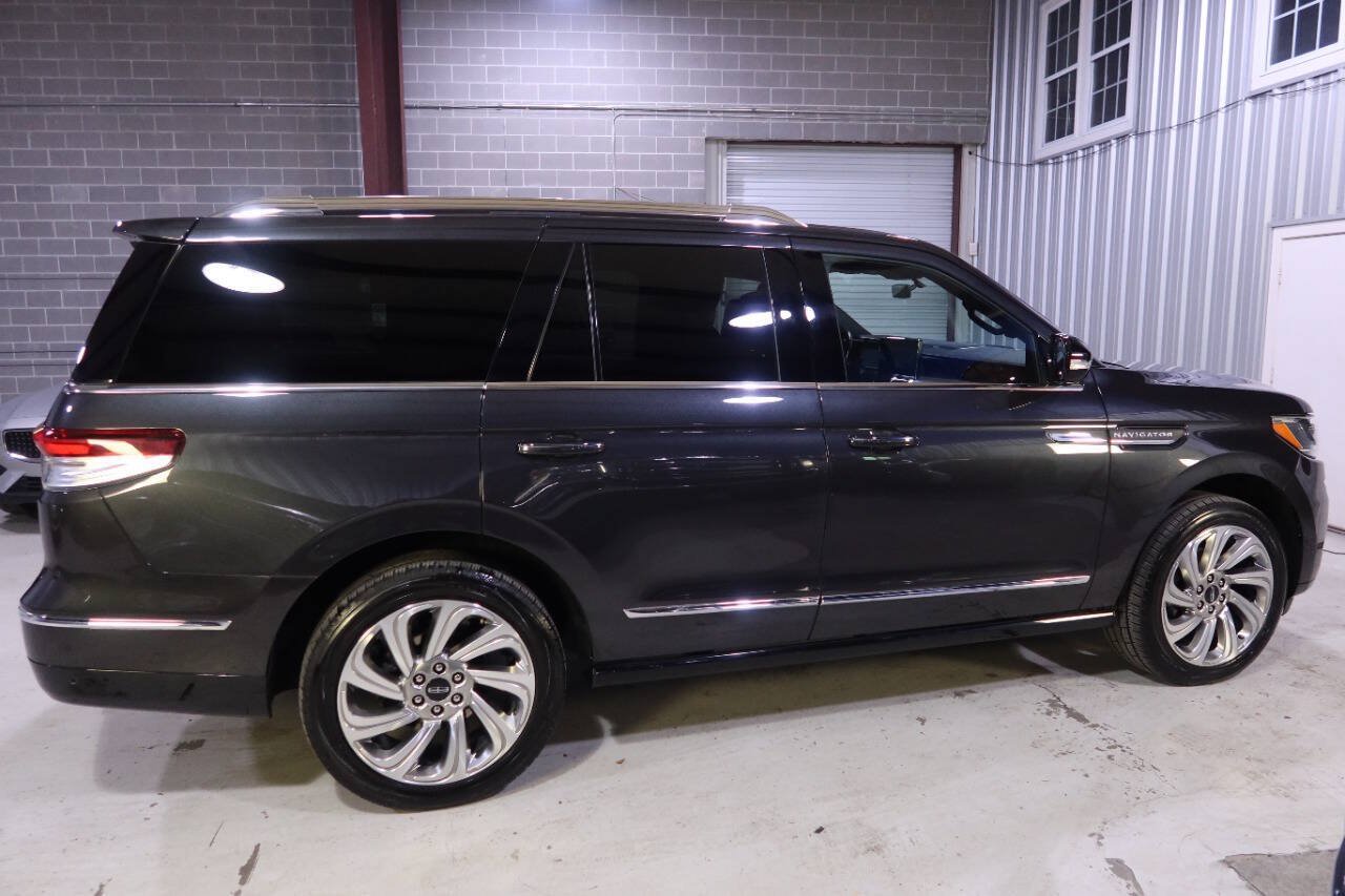 Used 2024 Lincoln Navigator Reserve AWD/4WD image 4