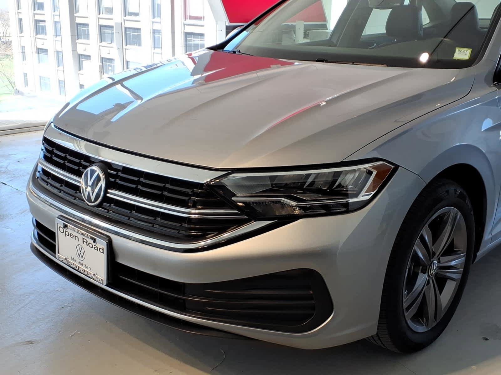 Certified 2023 Volkswagen Jetta SE FWD image 7