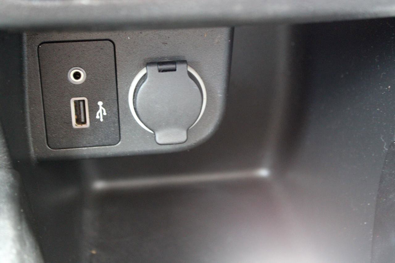 Used 2019 Nissan Kicks SV FWD image 28