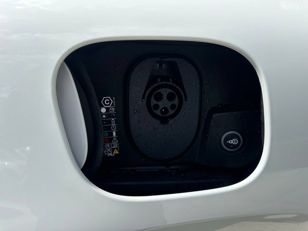 Used 2026 Porsche Macan 4S Electric AWD/4WD image 45