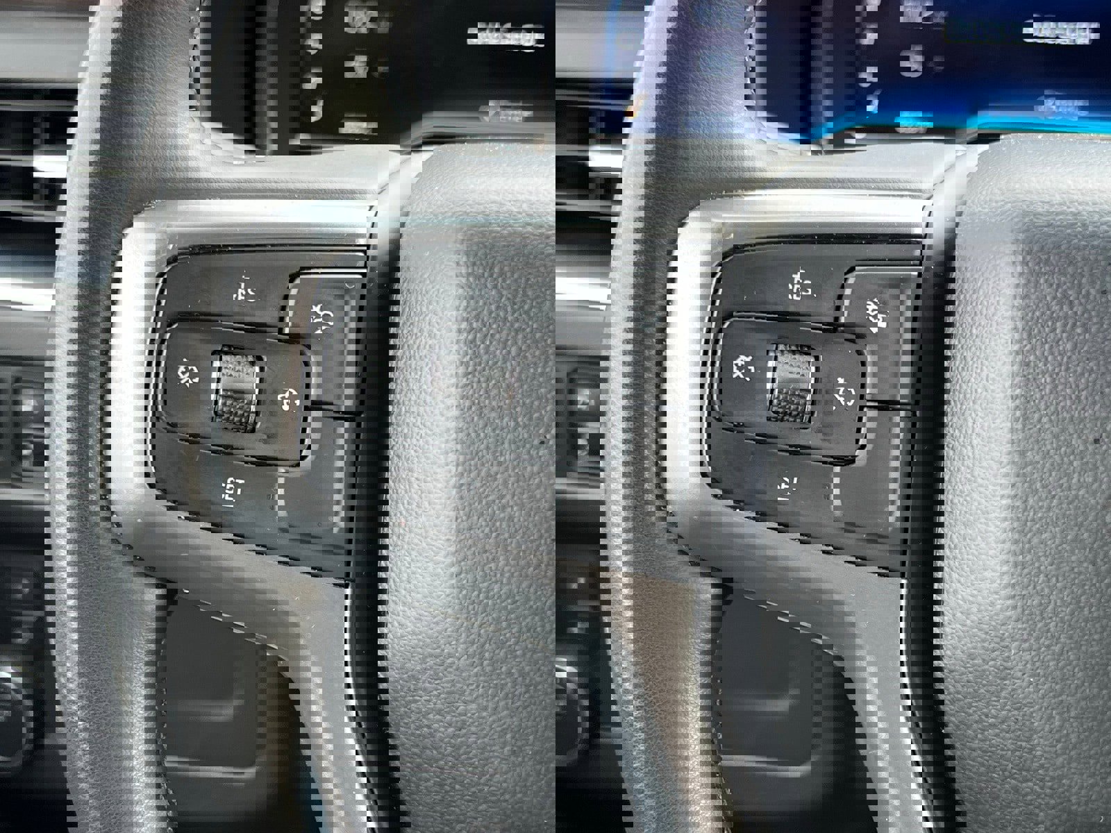 Used 2024 Chevrolet Suburban LT image 31