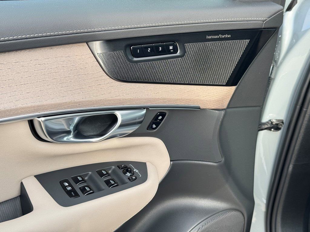 New 2026 Volvo XC90 B6 Plus w/ Protection Package Premier image 17
