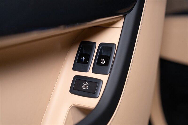 Used 2027 Rolls-Royce Cullinan Black Badge AWD/4WD image 46