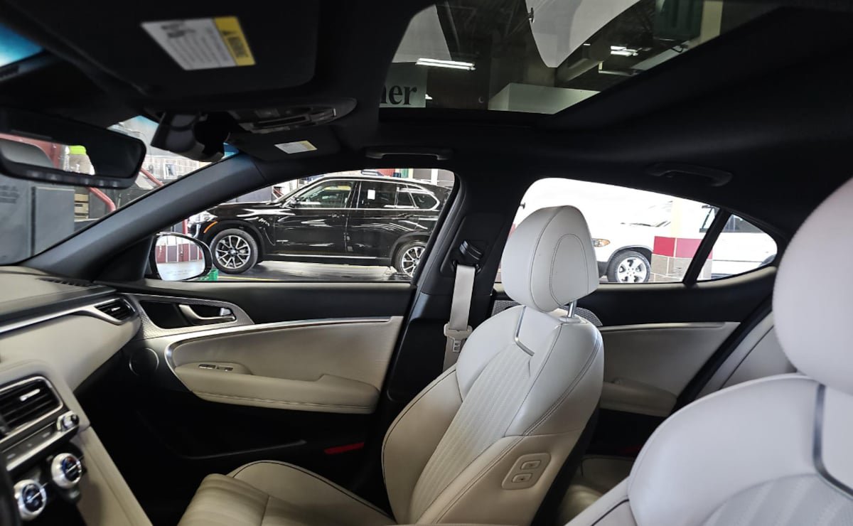 Used 2023 Genesis G70 2.0T w/ Sport Prestige Package AWD/4WD image 11