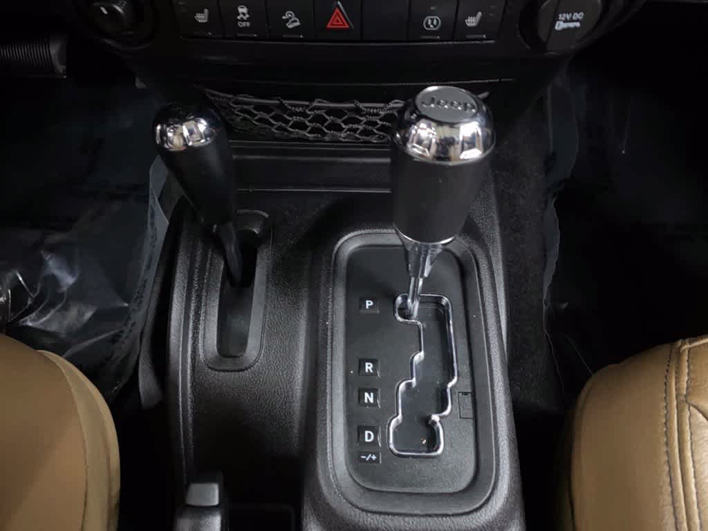 Used 2013 Jeep Wrangler Unlimited Sahara AWD/4WD image 25