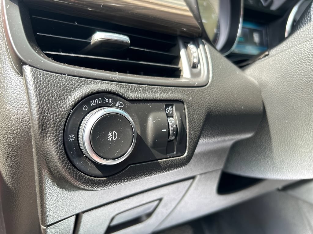 Used 2020 Buick Envision Essence FWD image 24