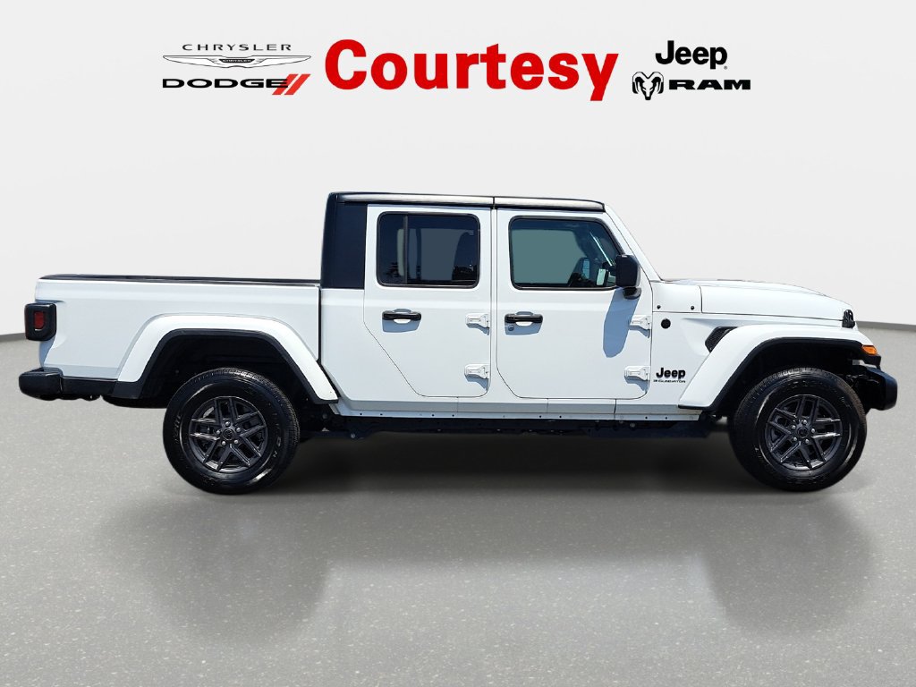 New 2026 Jeep Gladiator Sport AWD/4WD image 2