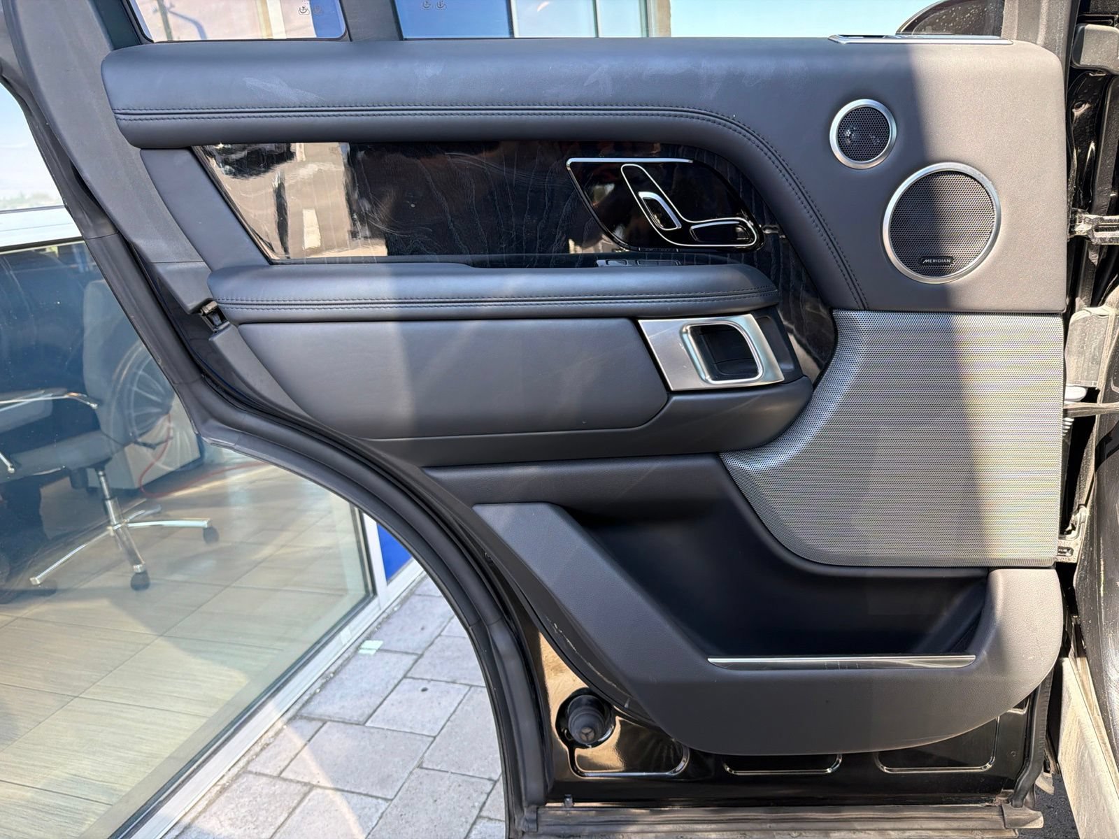 Used 2018 Land Rover Range Rover Autobiography AWD/4WD image 21