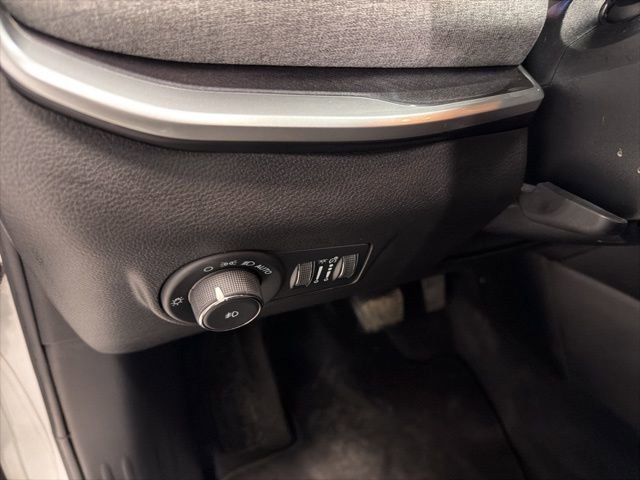 Used 2023 Jeep Compass Latitude w/ Sun and Sound Group image 17