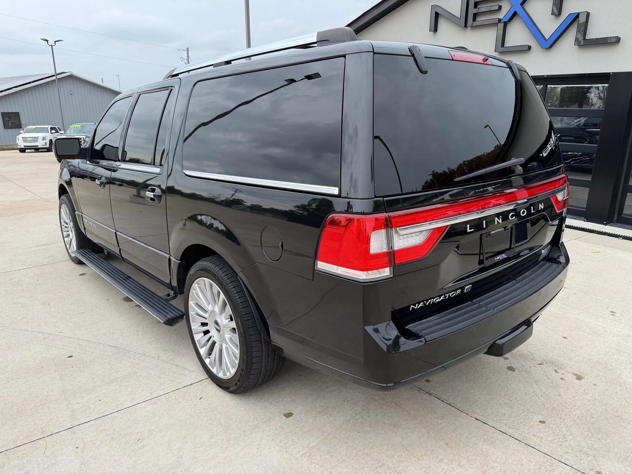 Used 2015 Lincoln Navigator L 4WD w/ Equipment Group 101A Reserve image 7