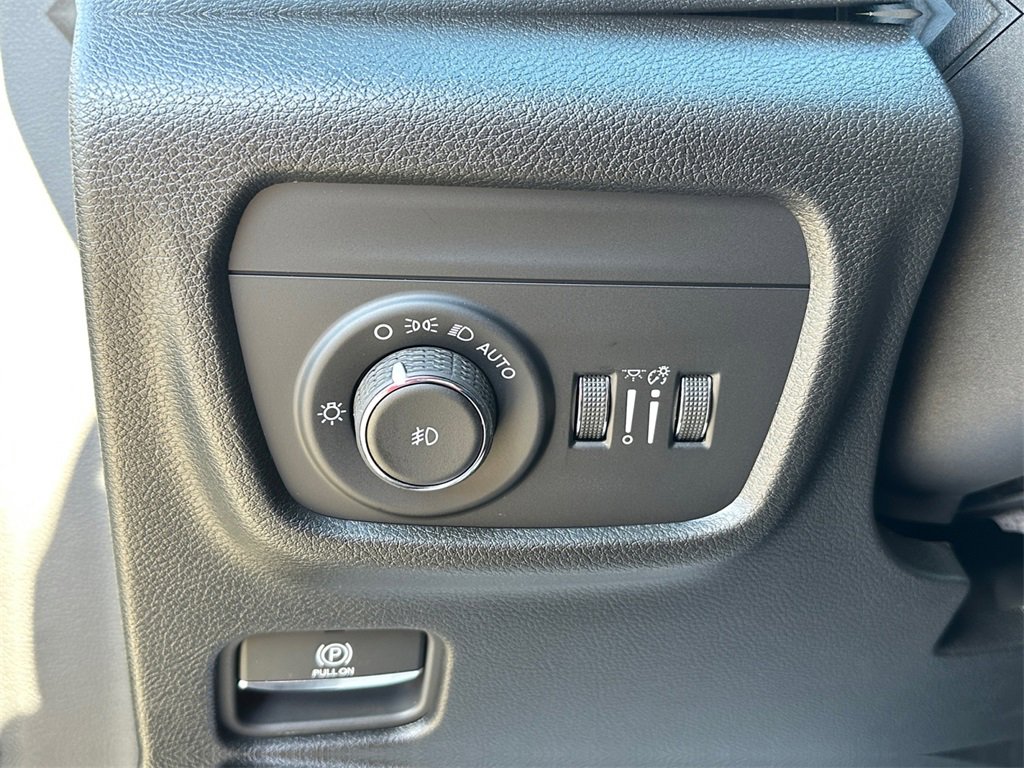 New 2025 Jeep Grand Cherokee Limited w/ Black Appearance Package image 31